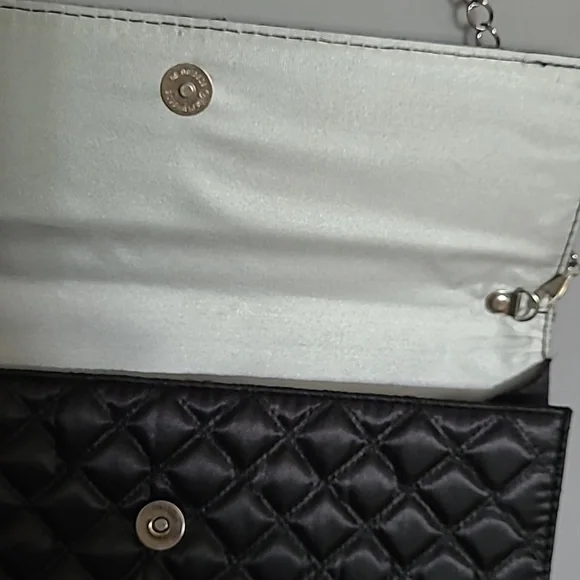 CHI SMART BLACK QUILTED PURSE - Picture 4 of 5
